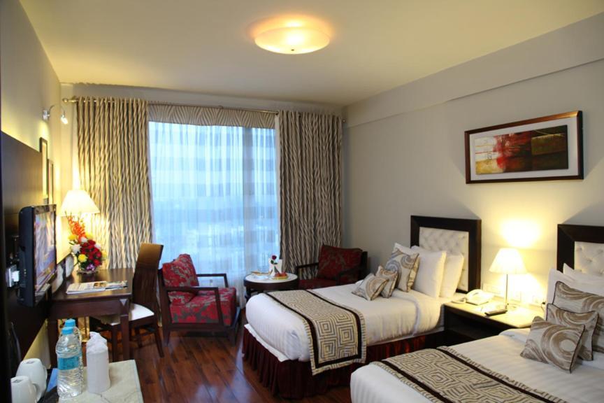 Treehouse Queens Pearl Gurgaon Exteriör bild
