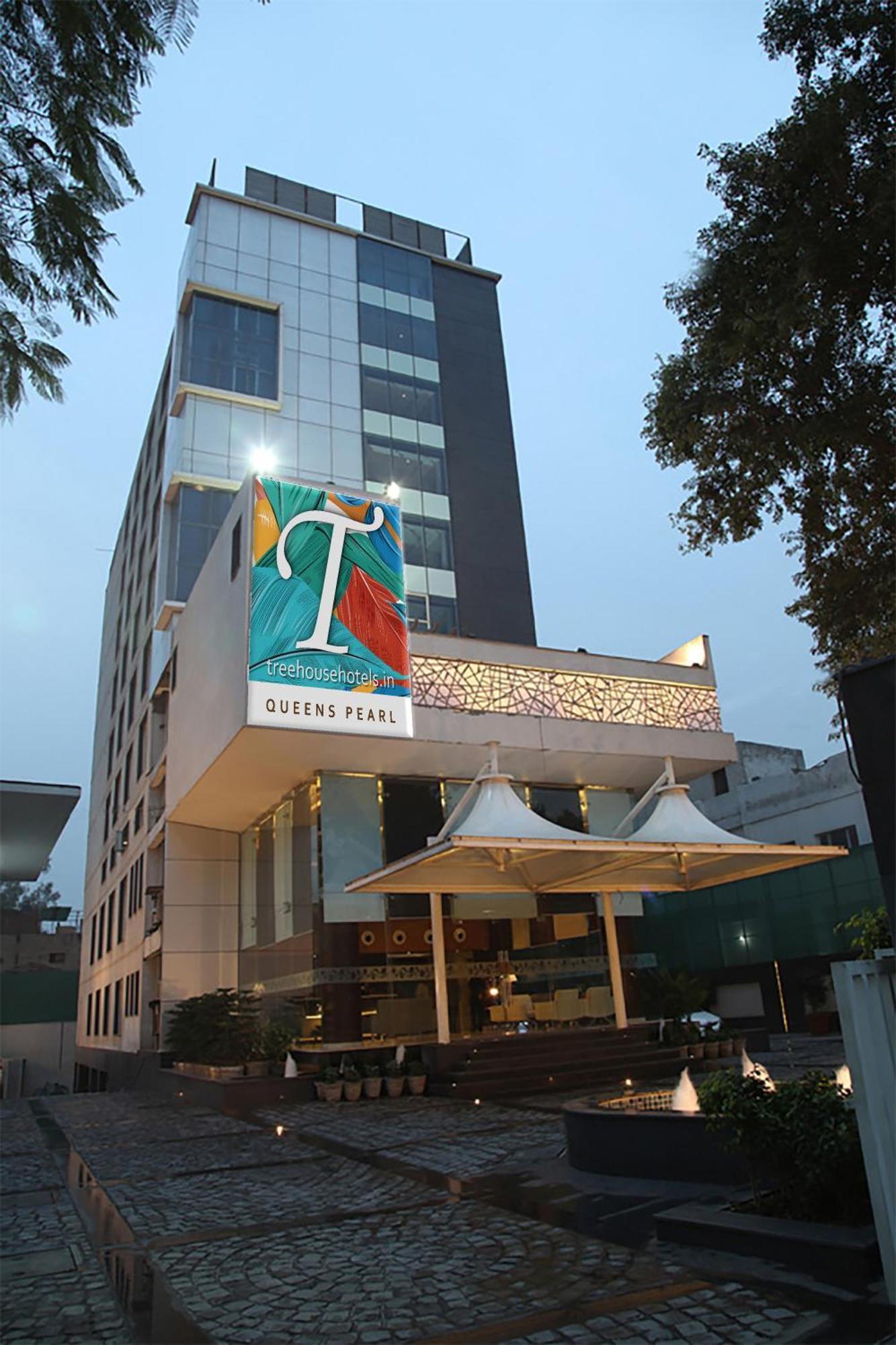Treehouse Queens Pearl Gurgaon Exteriör bild